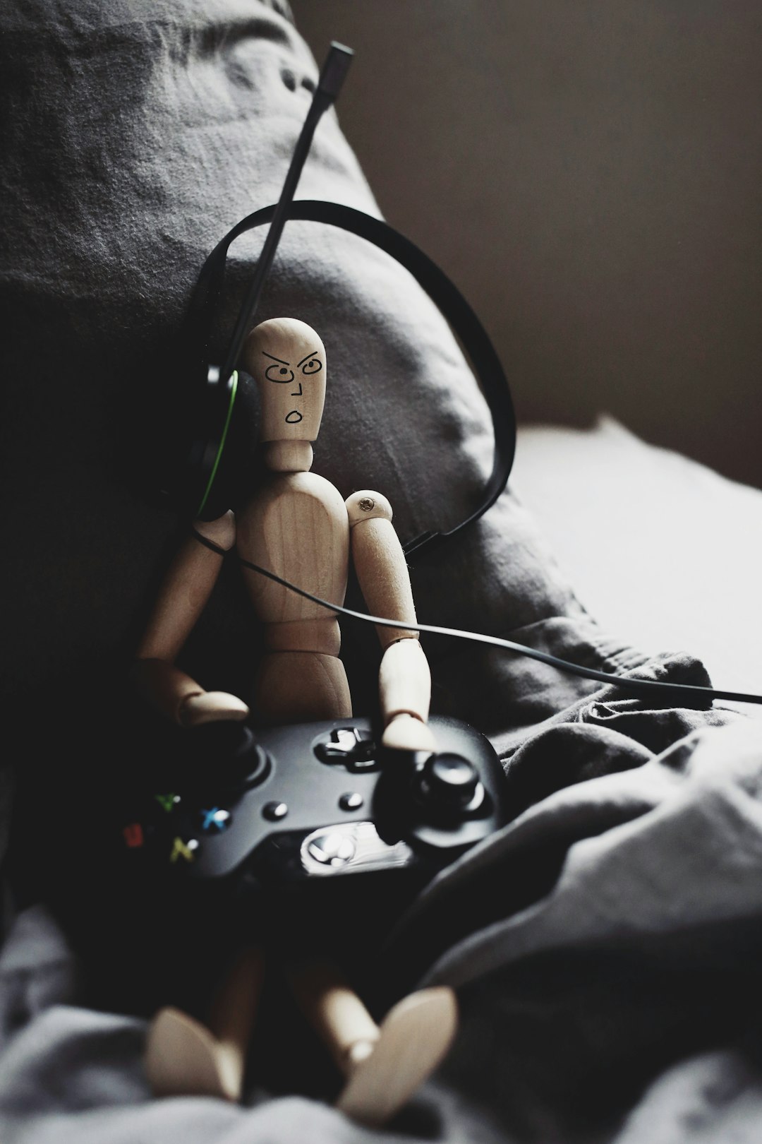 black-and-white-xbox-one-game-controller-jgv0-gbw0vo